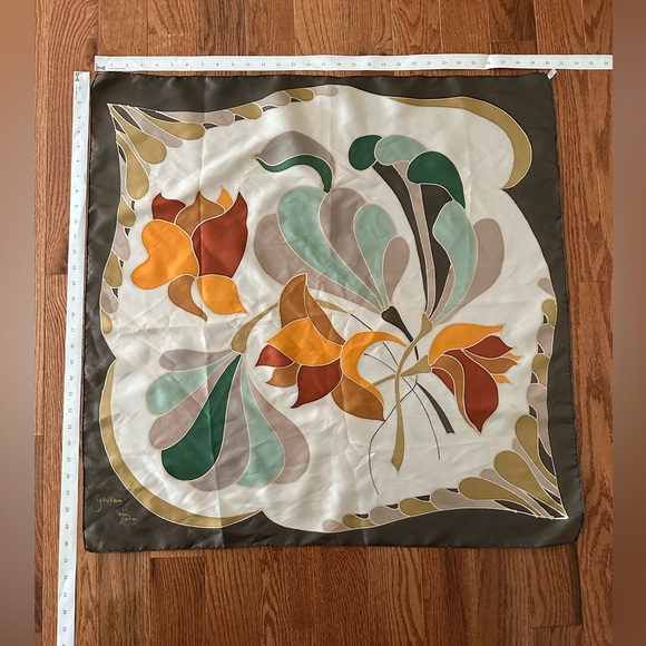 Vtg GayAmiee Paris, Silk, Hand Painted Multicolored Floral square scarf, 30,5” - Picture 9 of 12